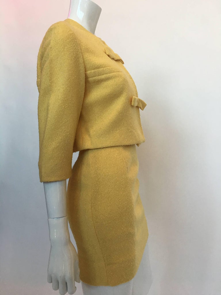 Jackie O Mod Style 1960's Butter Yellow Knubby Knit 2 Piece Skirt Suit