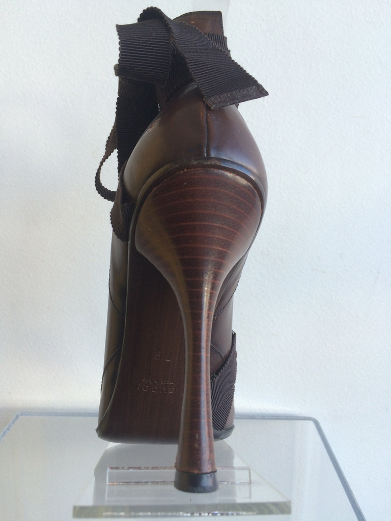 Gucci Brown Pumps with Ribbon Detail