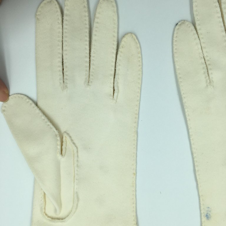 Schiaparelli by Fownes Cream Gloves w Hand Sewn Beaded Rhinestones Orignal tag