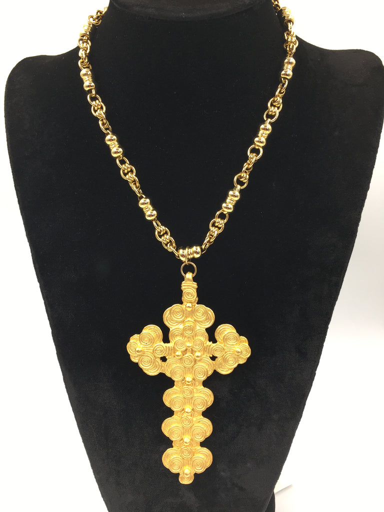 Cross Pendant on Chunky Chain Necklace