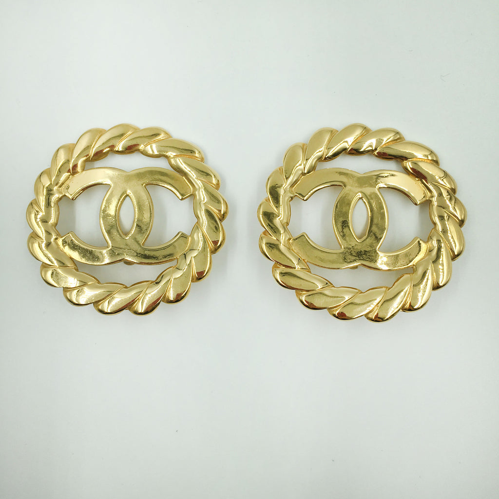 Chanel Gold Tone CC Logo/Chain Statement Clip On Earrings – catwalk