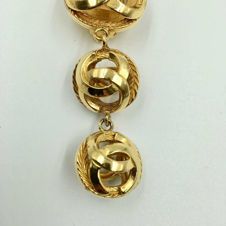 CHANEL Vintage Classic Stunning Gold hoop/faux pearl clip on EARRINGS, 3 x  2